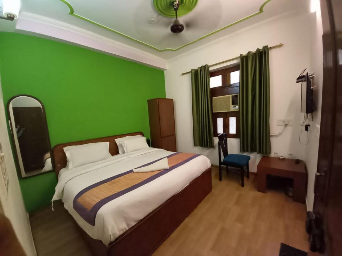 Hotel Shri Ram Нью-Дели Экстерьер фото