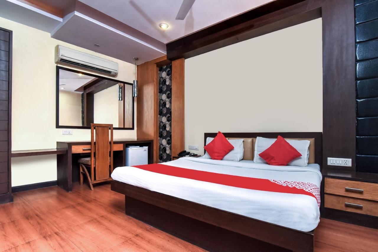 Hotel Shri Ram Нью-Дели Экстерьер фото