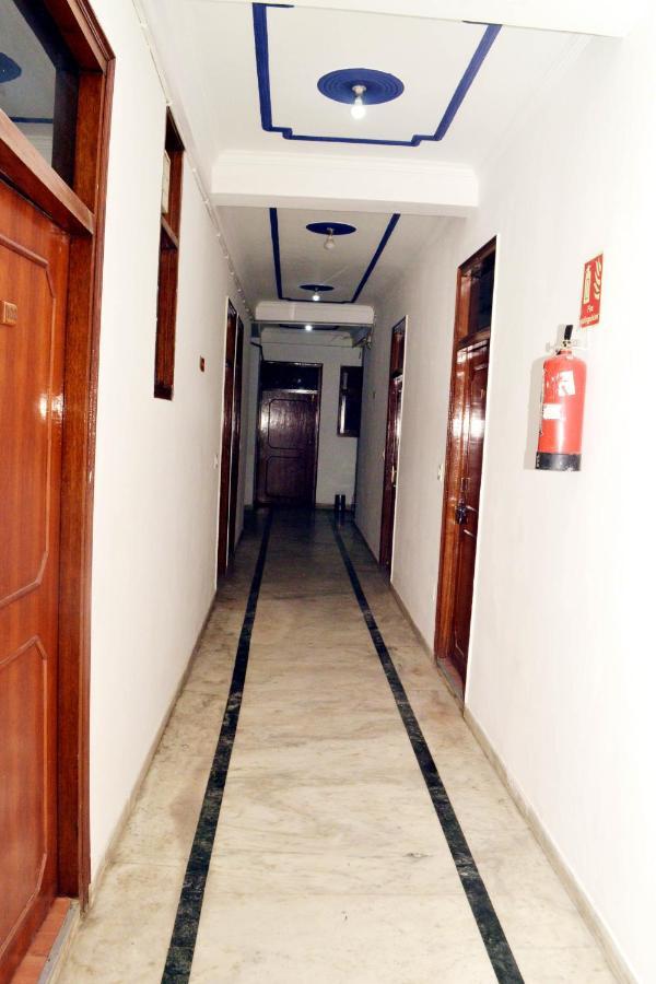 Hotel Shri Ram Нью-Дели Экстерьер фото