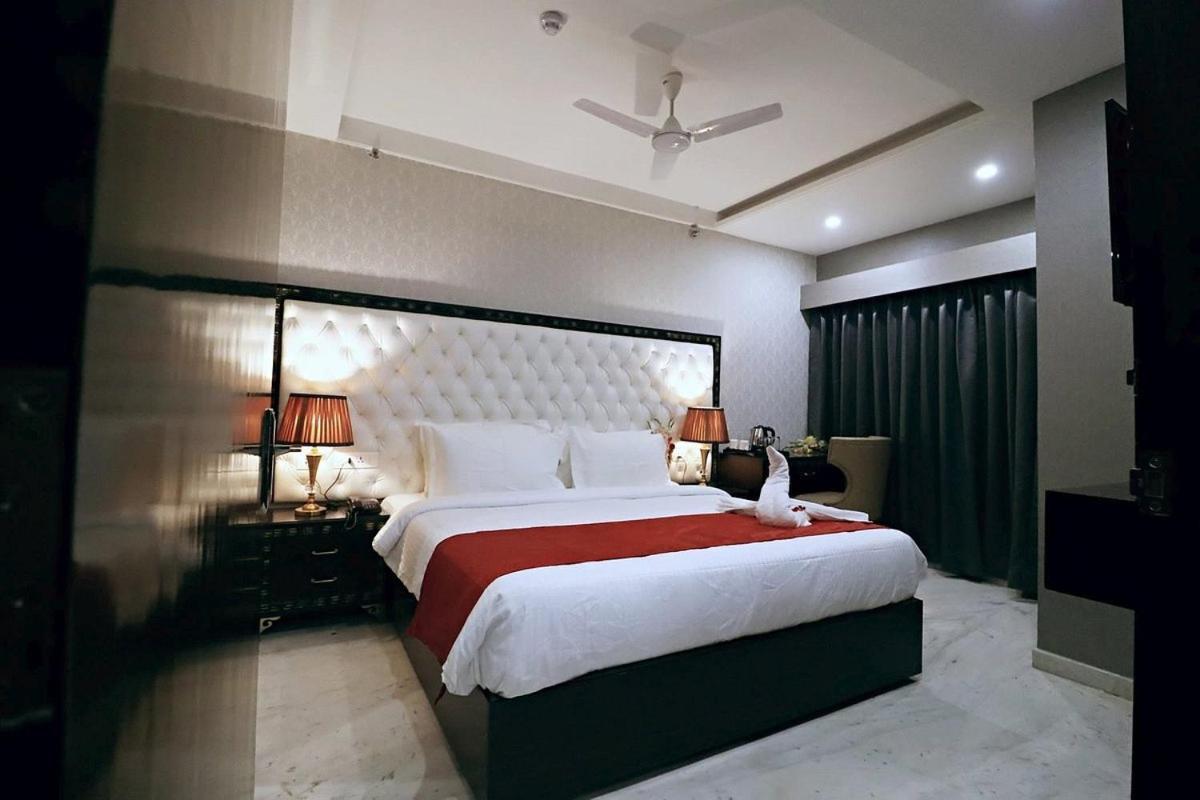 Hotel Shri Ram Нью-Дели Экстерьер фото
