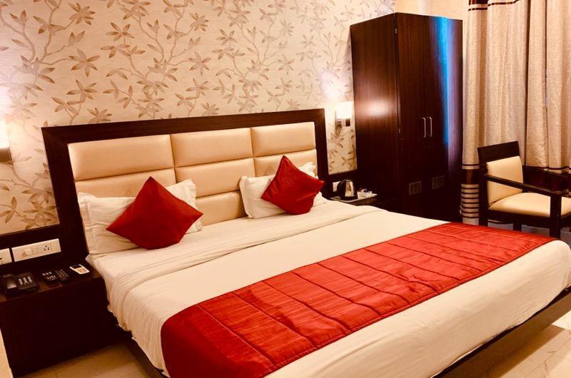 Hotel Shri Ram Нью-Дели Экстерьер фото