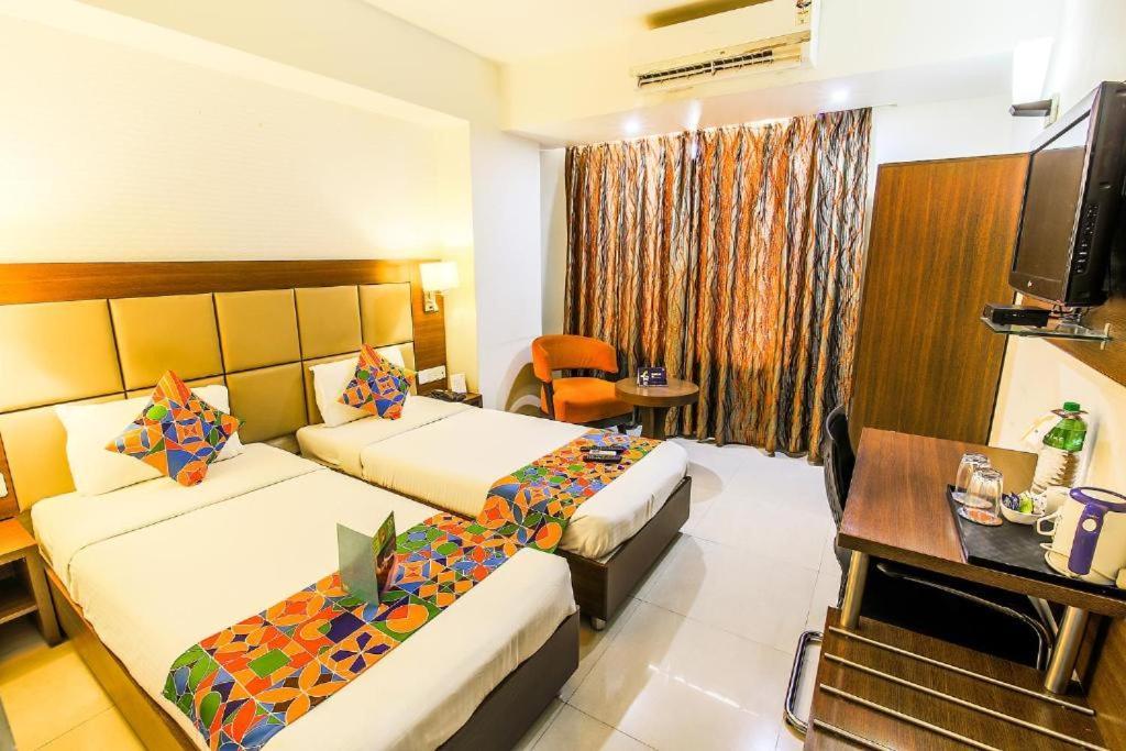 Hotel Shri Ram Нью-Дели Экстерьер фото