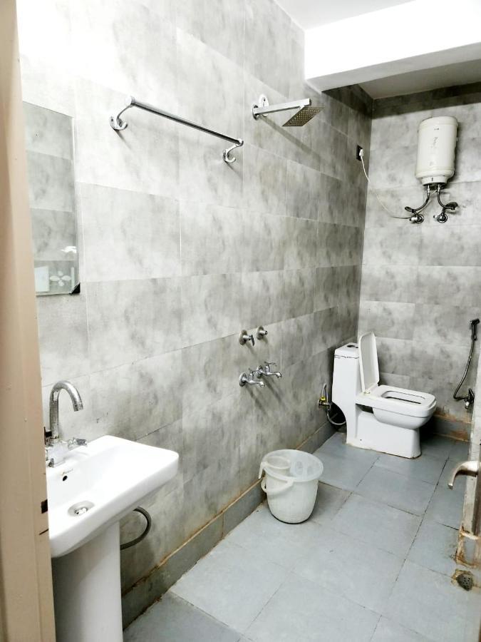 Hotel Shri Ram Нью-Дели Экстерьер фото