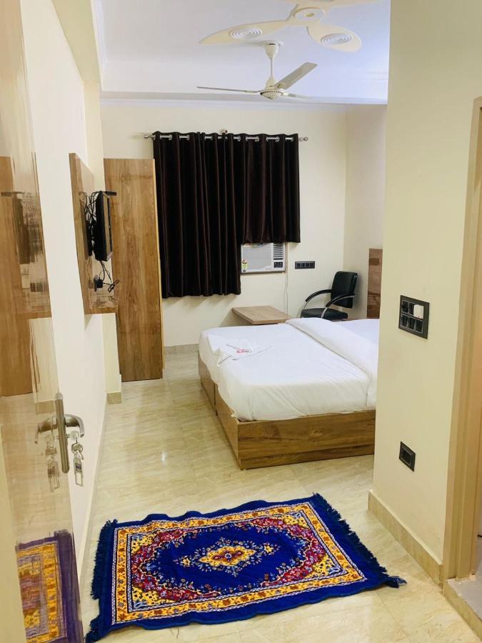 Hotel Shri Ram Нью-Дели Экстерьер фото
